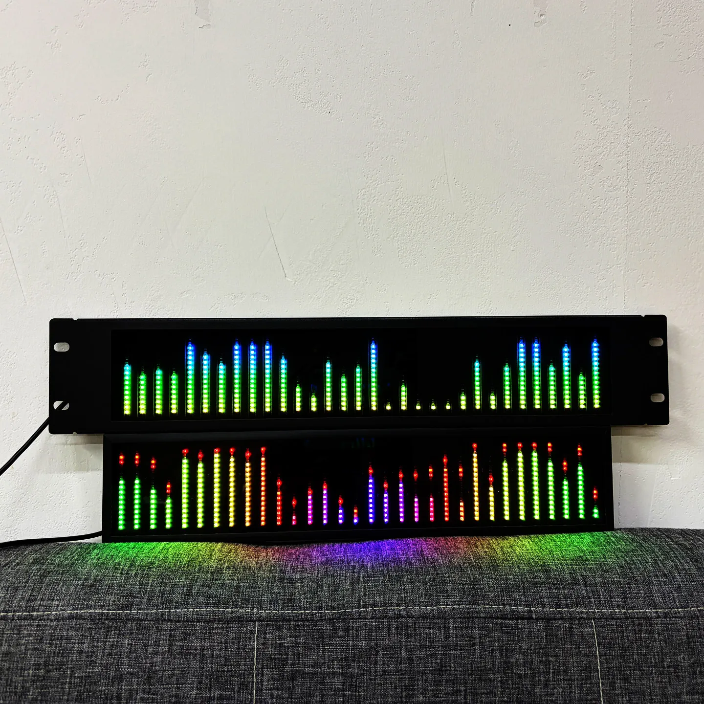 16-Bit 32-segment voice-activated wire-controlled spectrum rhythm light level equalizer music live broadcast, audio cabinet
