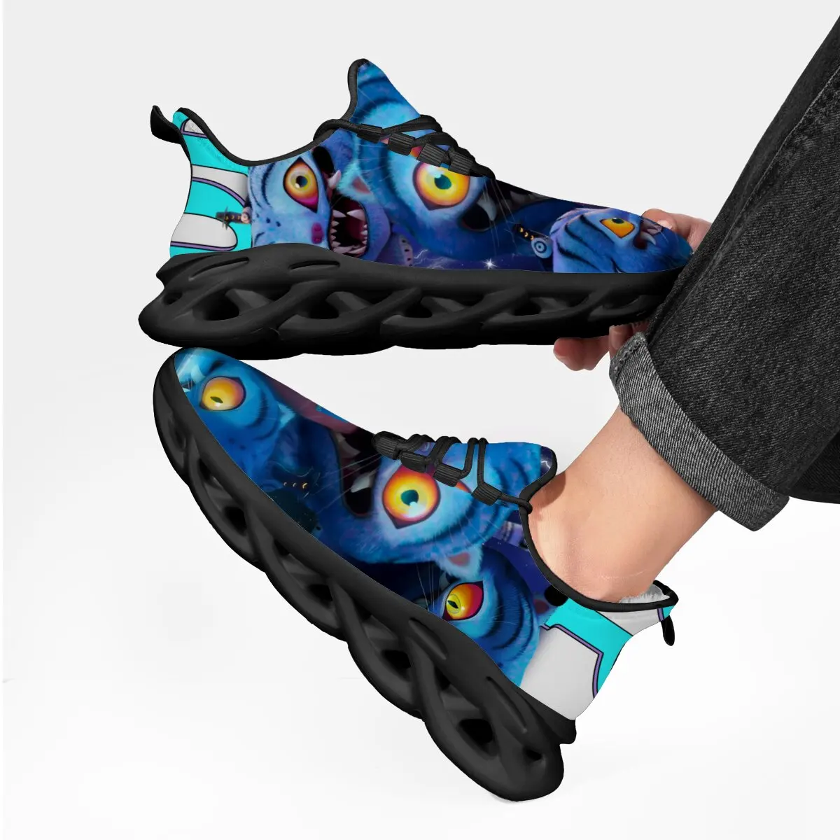 

Four Seasons Edition Flying Weaving Cartoon Witch Hunter Team Animation Large-sized Lace-up Hollow Soft-soled Casual Shoes