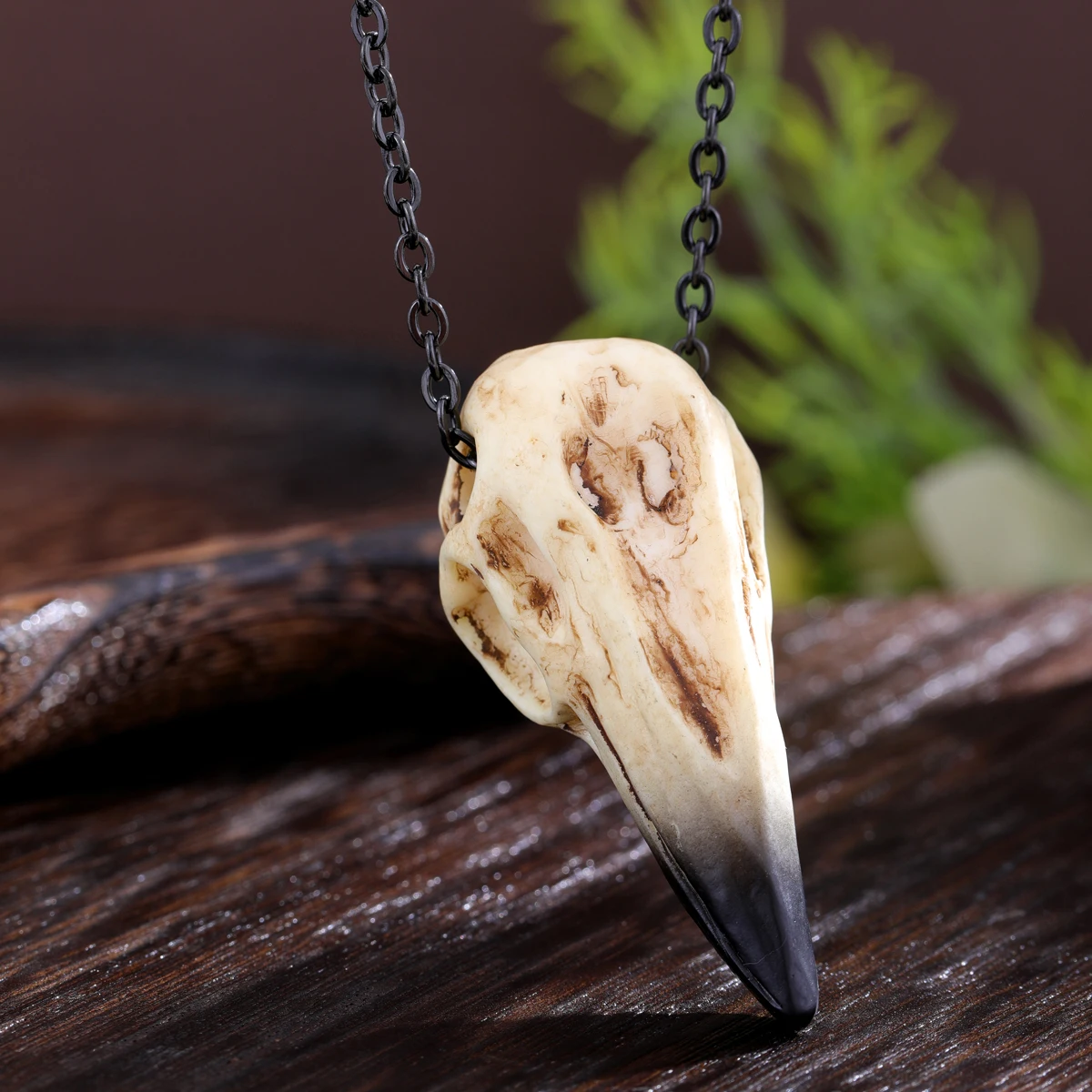 Halloween Gift 3D Crow Skull Necklace for Adult Goths Jewelry Resin Raven Skull Pendant Party Decorations Novelty Jewelry