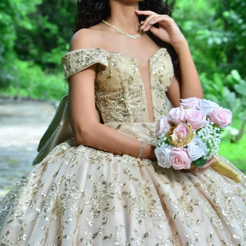 

Champagne Quinceanera Dress Glitter Crystal Decal Long tail off-shoulder Bow Vestidos De 15 Quinceanera ﻿Customize
