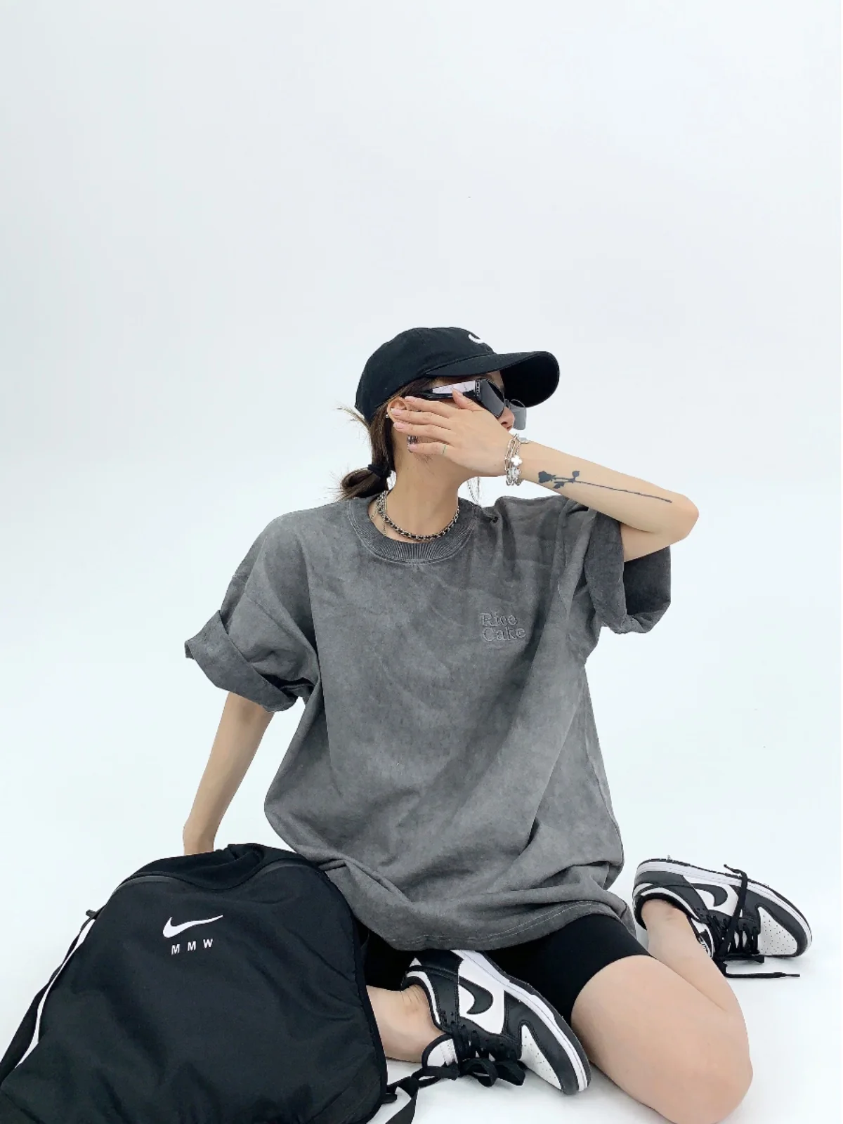 

Retro Embroidery Loose ort Sve T-irt Couple Casual Sle Cotton round Ne Vintage Feel Summer Trend for Women