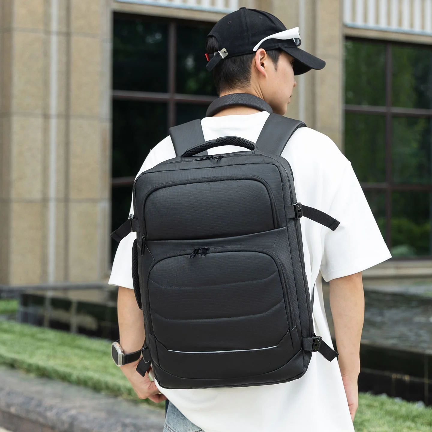 Geestock Men's Waterproof Travel Backpack Minimalist USB Charging Port Bag Fit 15.6