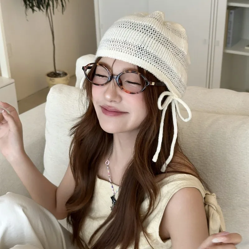 

Корейская версия, новая простая весенне-осенняя вязаная шапка с бантом на шнуровке, женская тонкая шапка-бини с короткими полями, связанная вручную