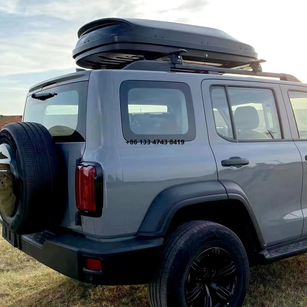 

American car roof rack fashionable roof box to enhance vehicle appeal