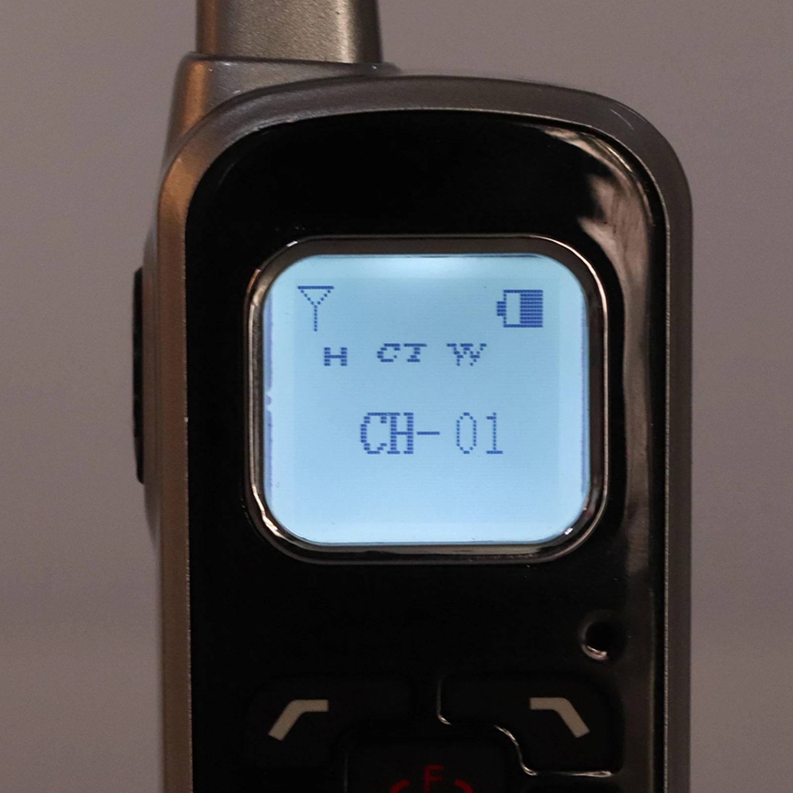 เครื่องส่งรับวิทยุขนาดเล็กสองทางสัญญาณเสถียร 3.7V พร้อมชุดหูฟังไร้สายบลูทูธสำหรับการรักษาความปลอดภัยเชิงพาณิชย์ภายในบ้าน