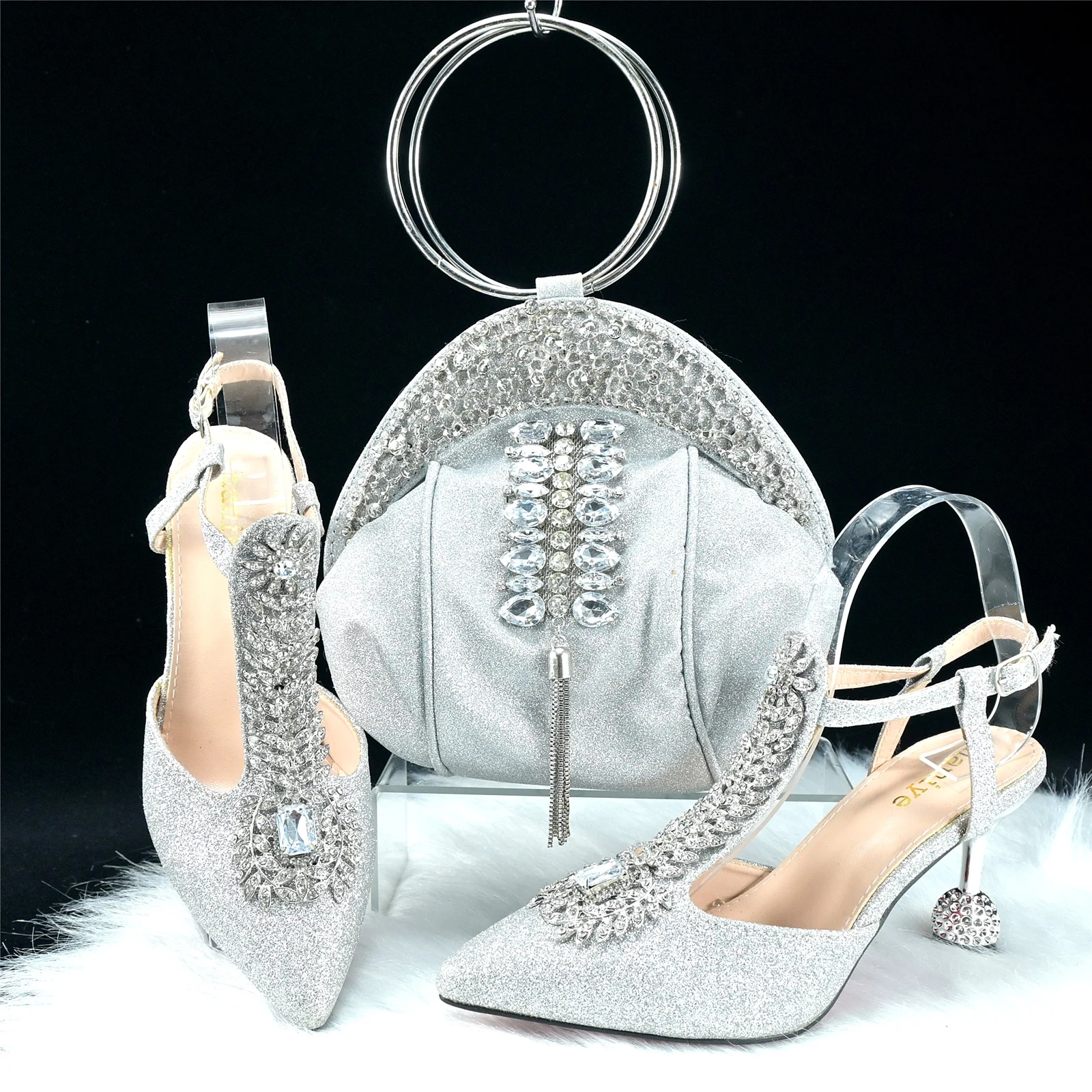 2024 Lovely Sexy Ladies Shoes Matching Hand Bag in Silver Color Pointed Toe Decorate with Rhinestone for Wedding Party