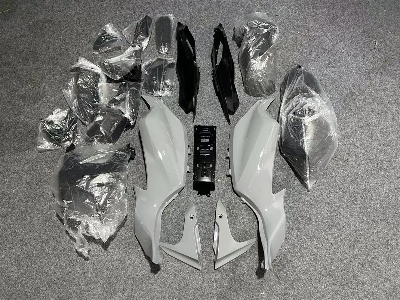 The motorcycle fairing is suitable for the MT-07 2013 2014 2015 2016 MT07 13 14 15 16 body fairing gray motorcycle housing