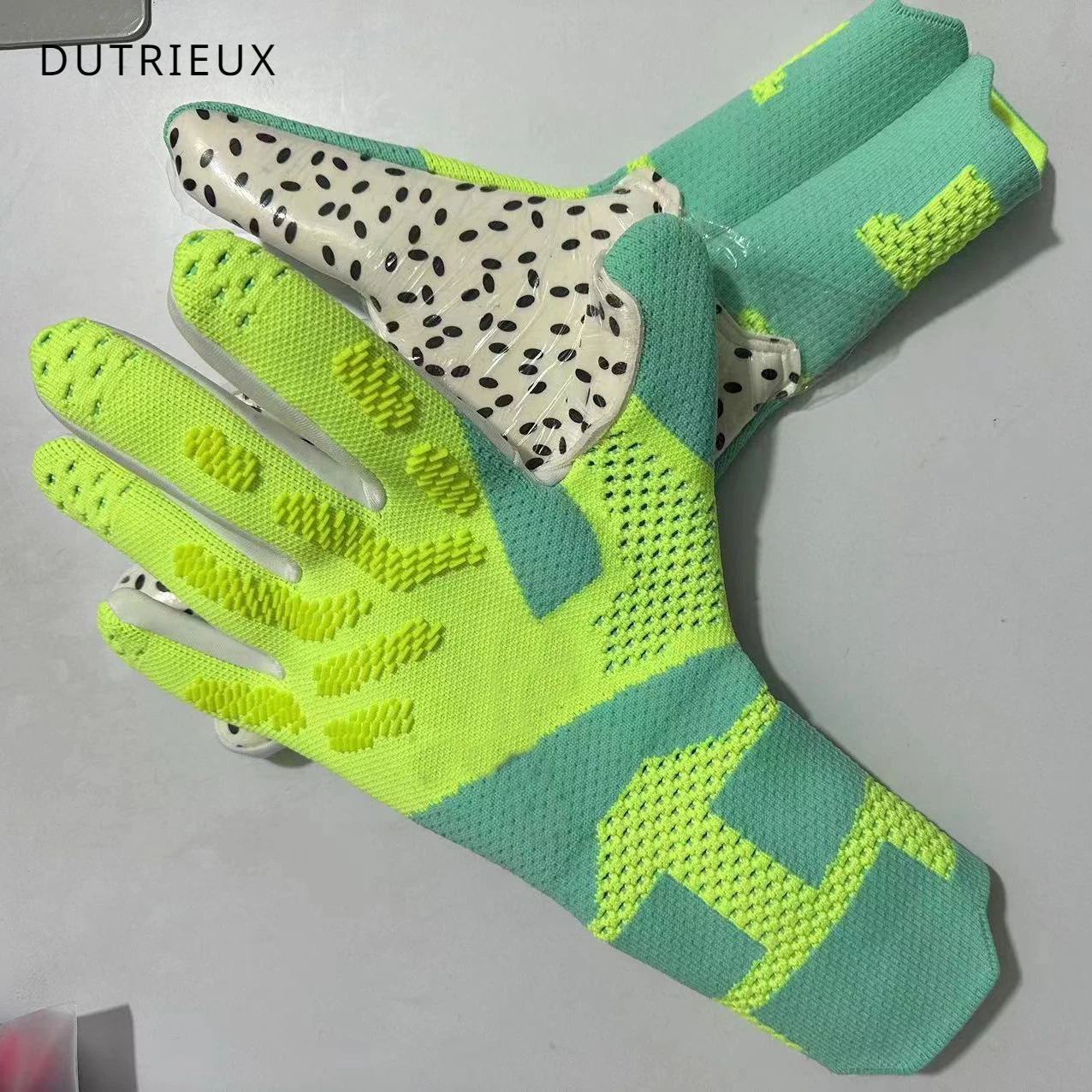 New latex Gloves for Adult and Children Professional Game Goalkeeper Goalkeeper Soccer Gloves Multiple Style Options Beautiful