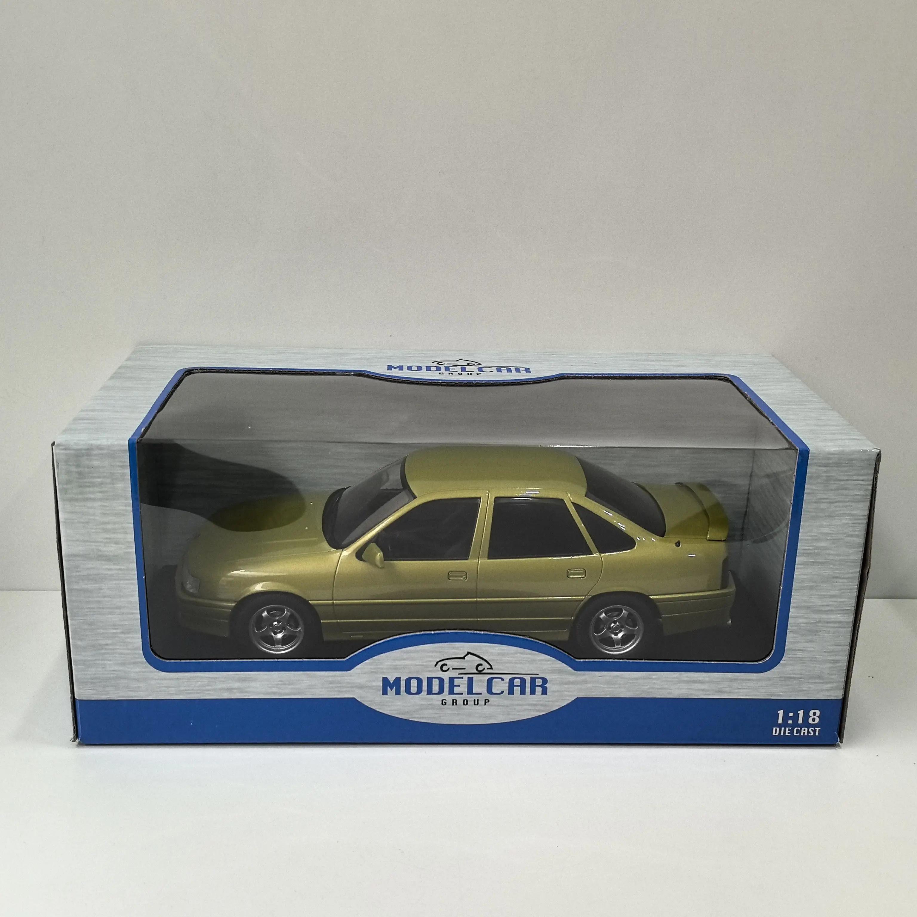 

Diecast MCG 1/18 Scale VECTRA A 2000 S7 Alloy Car Model