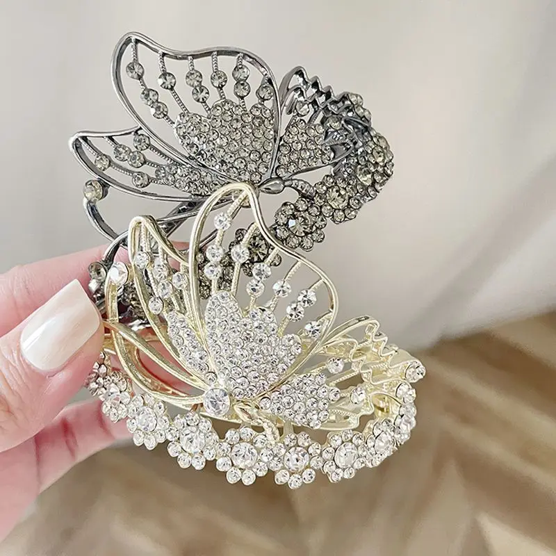 Women's Butterfly Rhinestone Twist Clip with Metal Inlaid Diamonds, Large Hair Claw in Gold and Silver, Elegant and Shiny 3D Butterfly Design Hairpin, Vintage Light Luxury Style Hair Accessory, Suitable for Daily Commuting, Dating, Banquets, Weddings, Parties, and Holiday Celebrations, with a Secure Hair Clip Design for Easy Creation of Low Updos and Half-Tied Hairstyles, Perfect for Pairing with Dresses, Gowns, Shirts, Enhances the Sense of Sophistication, Fashionable and Versatile, Exquisite Gift Choice, Metal Hair Clip with Dazzling Crystal Effect, Suitable for Various Outfit Styles, Exquisite