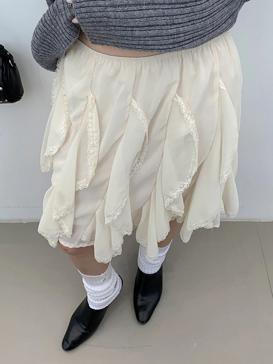 

Irregular Streetwear Short Skirt Lace Patchwork Sweet Chic Beige Women Skirt A-line Elastic Waist Fashion Summer Skirts 2025 New