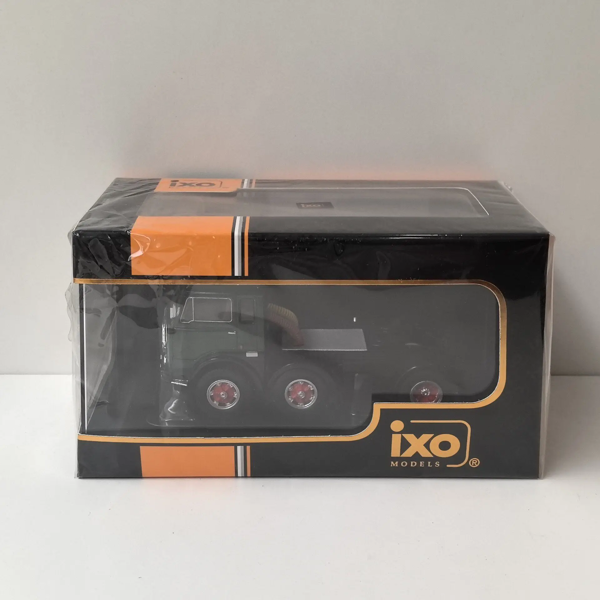 

Модель грузовика-трейлера FIAT 690 T1 1961 K4 из литого металла, масштаб 1/43, IXO