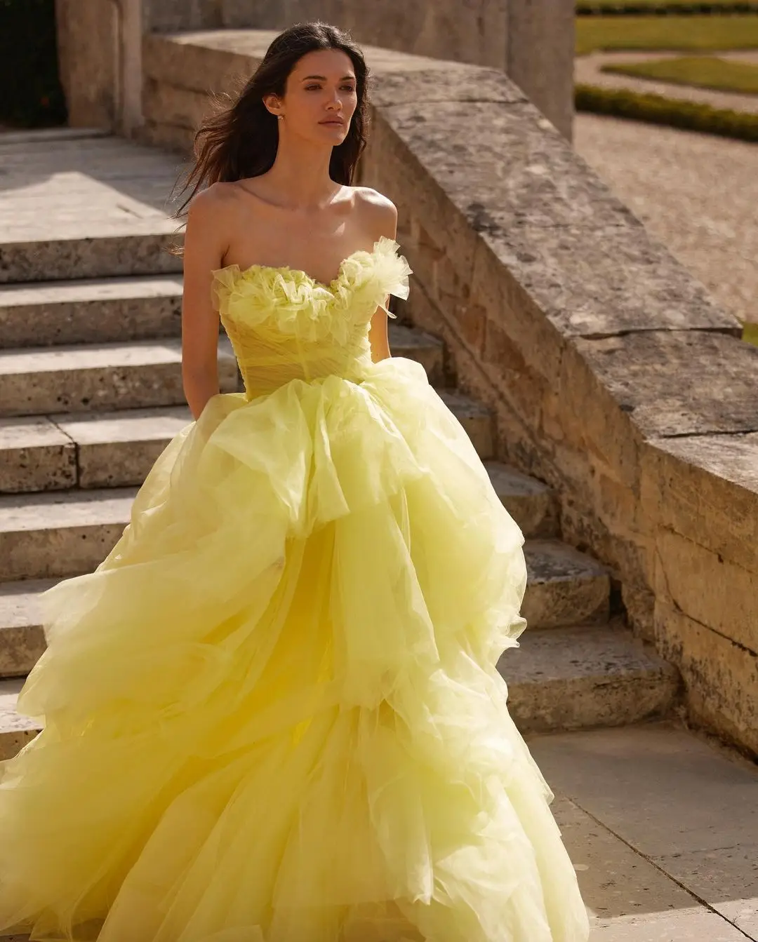 Vestido de tul amarillo sin tirantes para mujer, ropa de noche con volantes, espalda abierta, línea A, con tren, sin mangas, elegante, graduación G