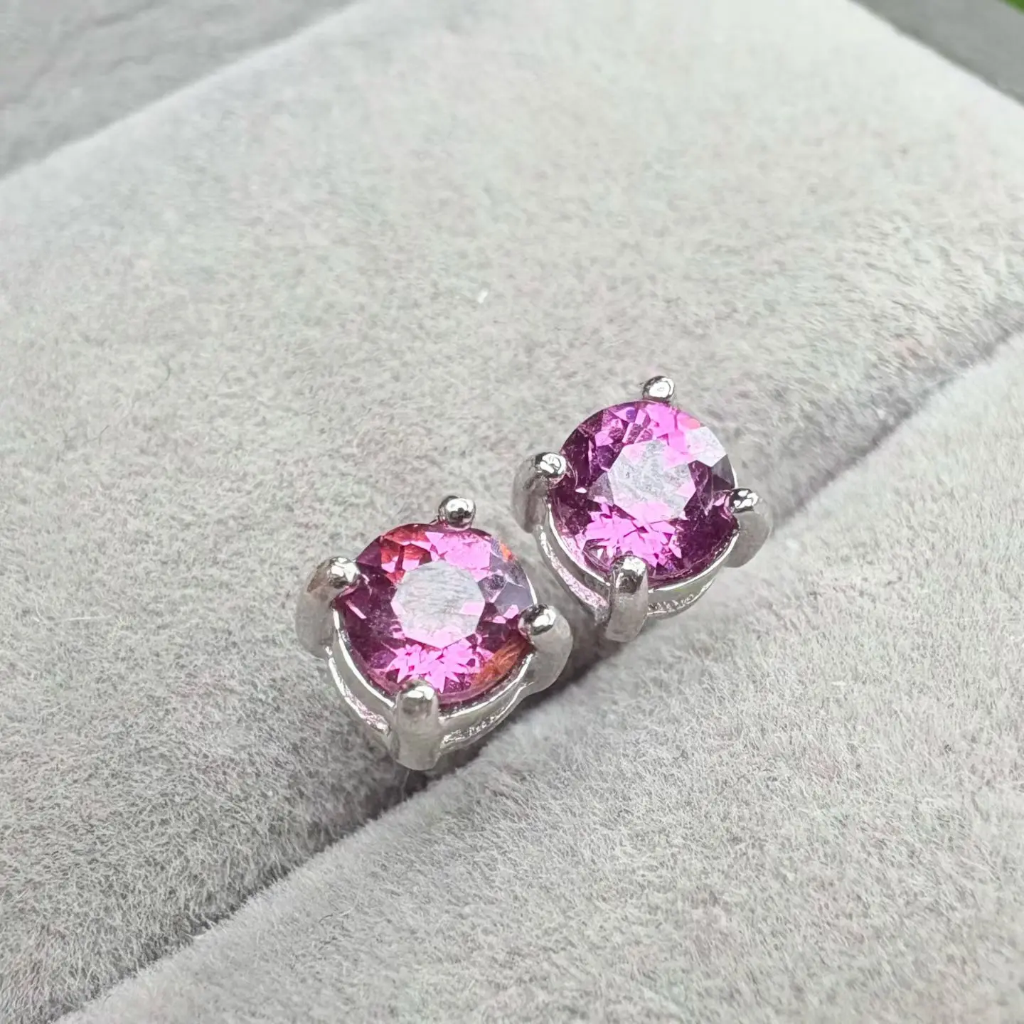 

1Pair Fengbaowu Natural Stone Garnet Earring Ear Stud 4MM Round 925 Sterling Silver Fashion Jewelry Gift For Women