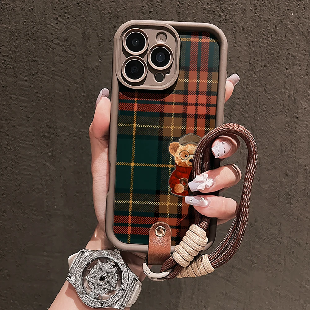 Niedliche karierte Bären-Silikon-Handyhülle für iPhone 17 16 17 Pro 15 14 13 12 11 Pro Max 16E 7 8 Plus XR XS mit Lanyard-Hülle – Detail 2