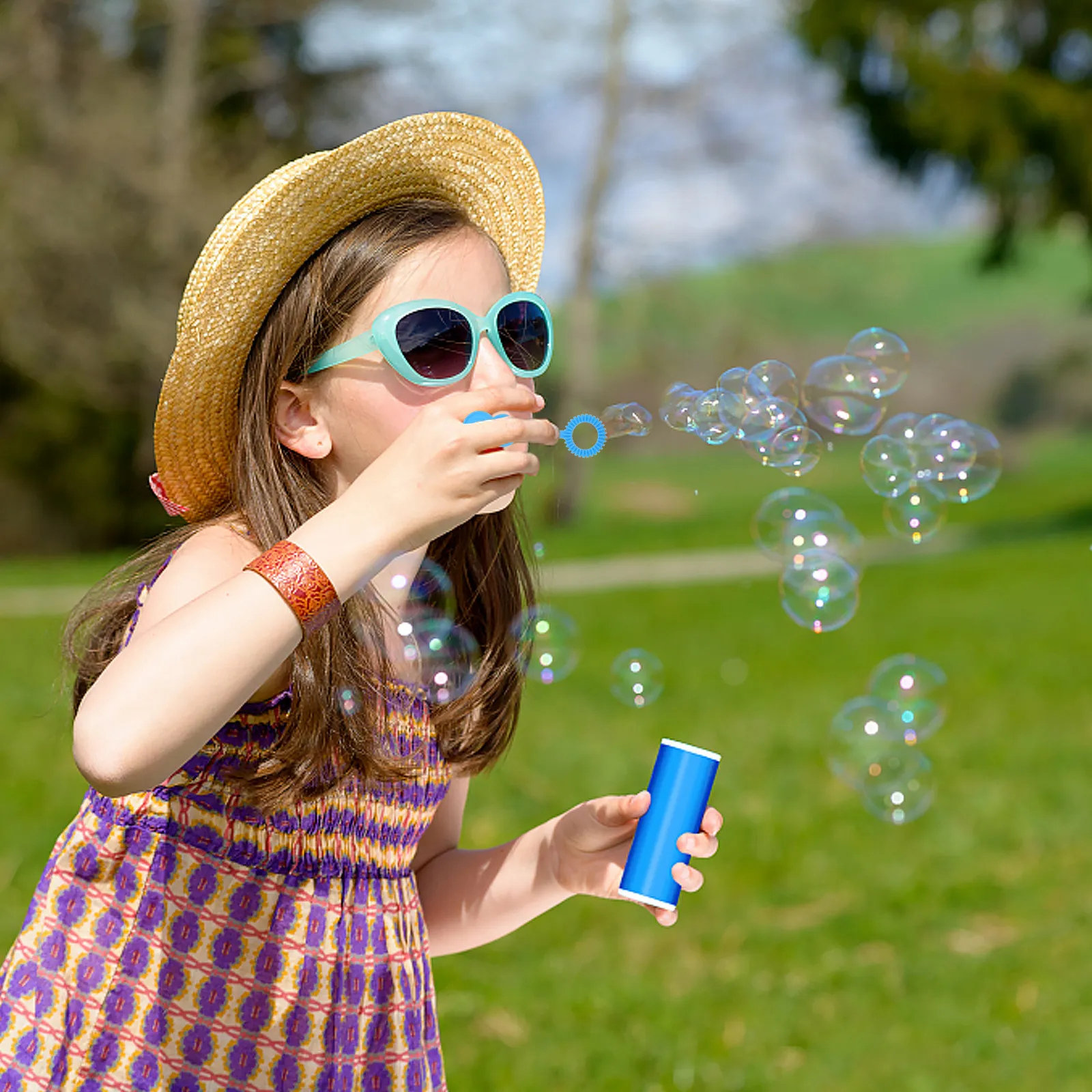 Kids Bubble Maker Set with Wands and Solution – Fun Outdoor Blowing Toy for Children