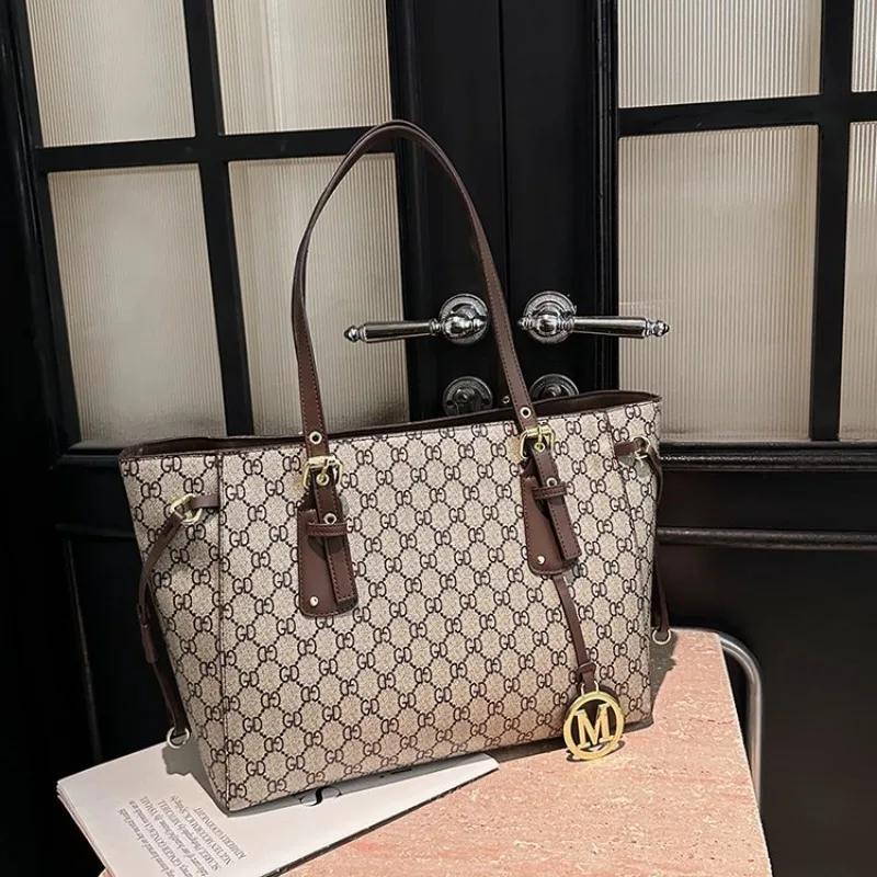 

Stylish Practical Underarm Bag Office Daily Work Commuting 2025 New Model Exquisite Sleek Sophisticated Fashionable