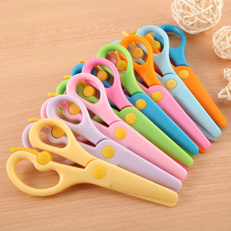 New 1 Pcs 137mm Mini Safety Round Head Plastic Scissors Student Kids Paper Cutting Minions Supplies for Kindergarten School