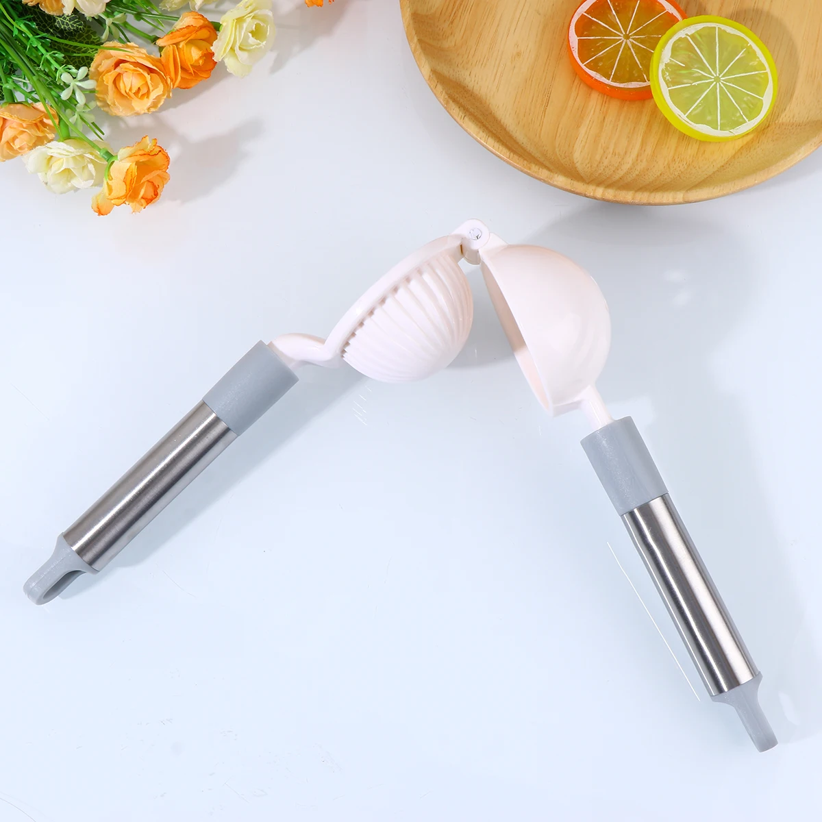 

Stainless Steel Handle Manual Fruit Juicer Lemon Orange Press Tool Corrosion Resistant Bottom Hole Design Home Kitchen Use Grey