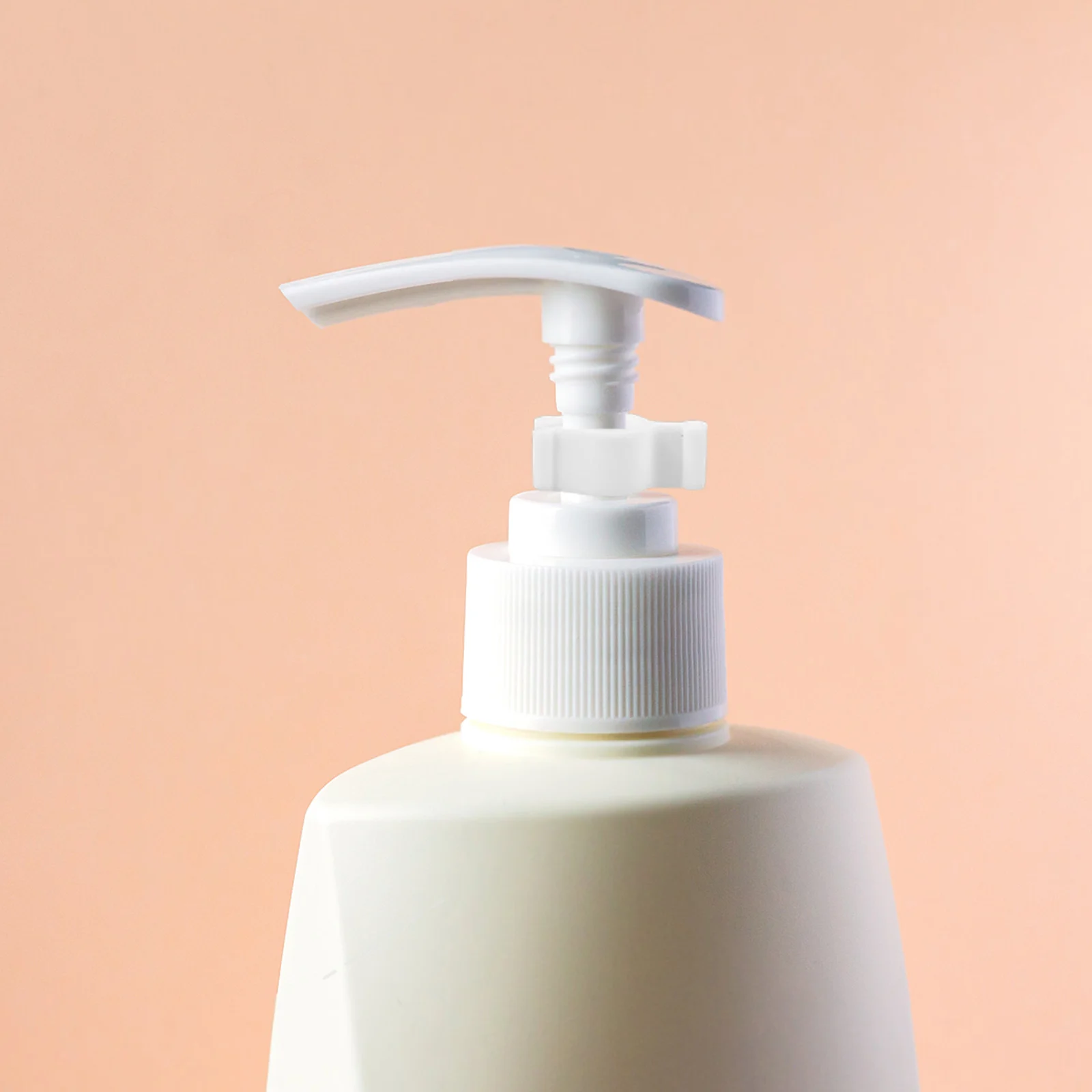 

30pcs Bottle Pump Head Buckle Shampoo Cleansing Oil Accessory White Leakproof Dispenser Secure Fit Multiple