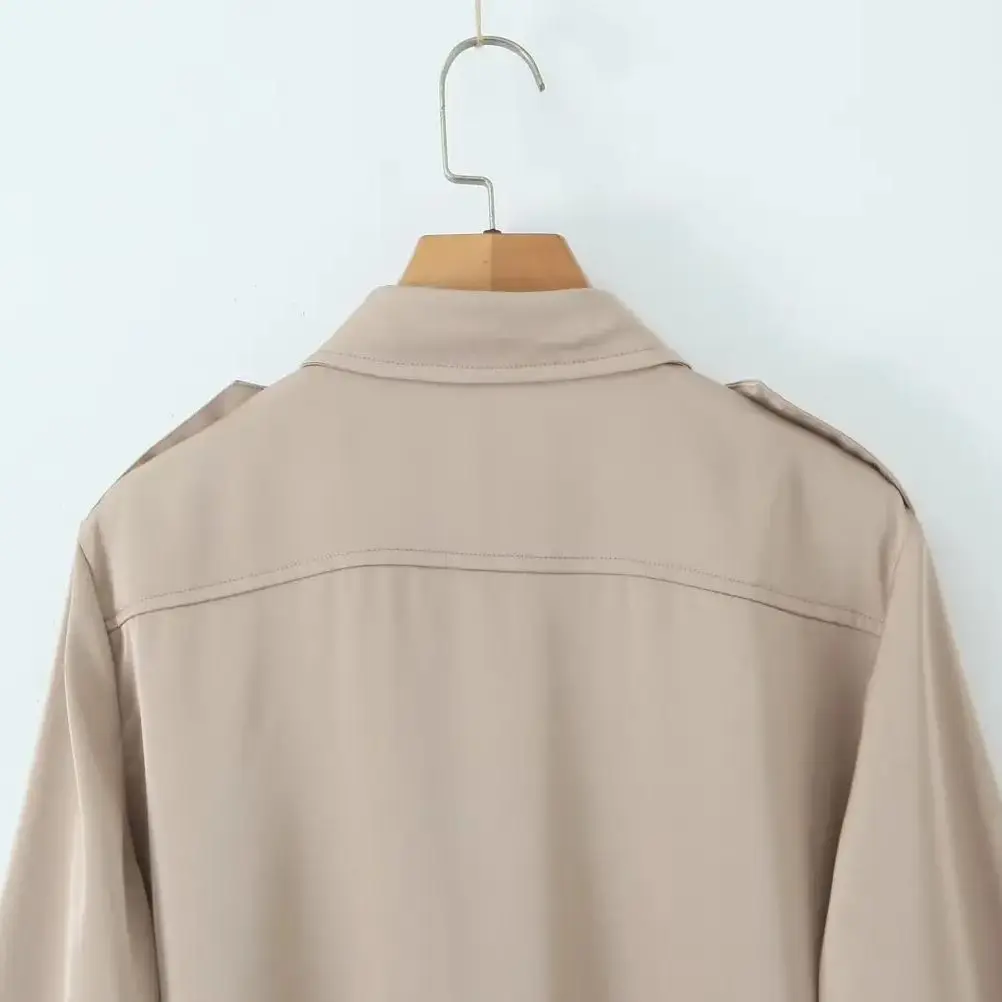 Moda damska 2025, styl europejski i amerykański, letnia nowość, koszula robocza o teksturze jedwabiu, unikalny kołnierzyk, bluzki zapinane na guziki.