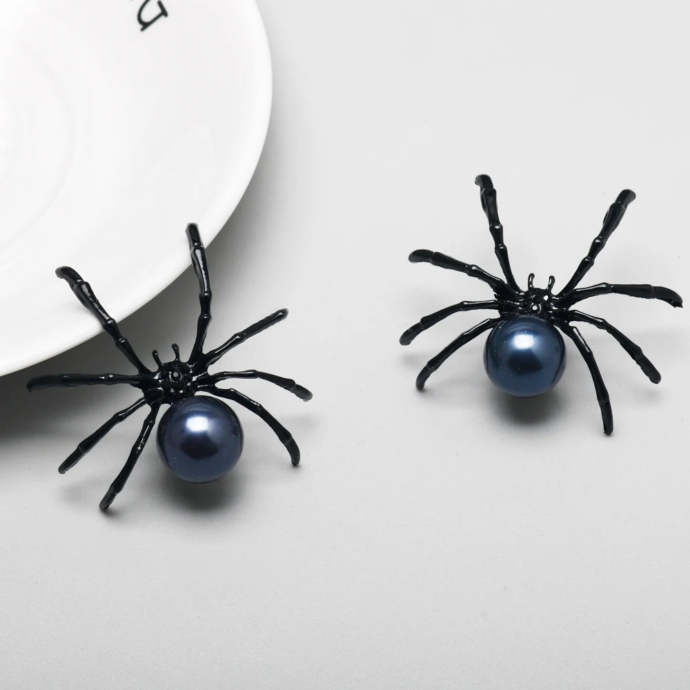 Black Color Spider Stud Earrings for Women Unique Design Punk Personality Female Earrings Enamel Fashion Jewelry Halloween Gifts