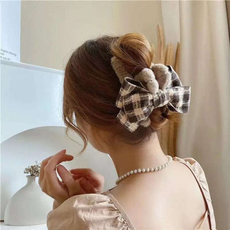 1pc Autumn/Winter Plush Grab Clip South Korea Dongdaemun Checkered Bow Hairpin Female Hairpin Large Shark Clip Female