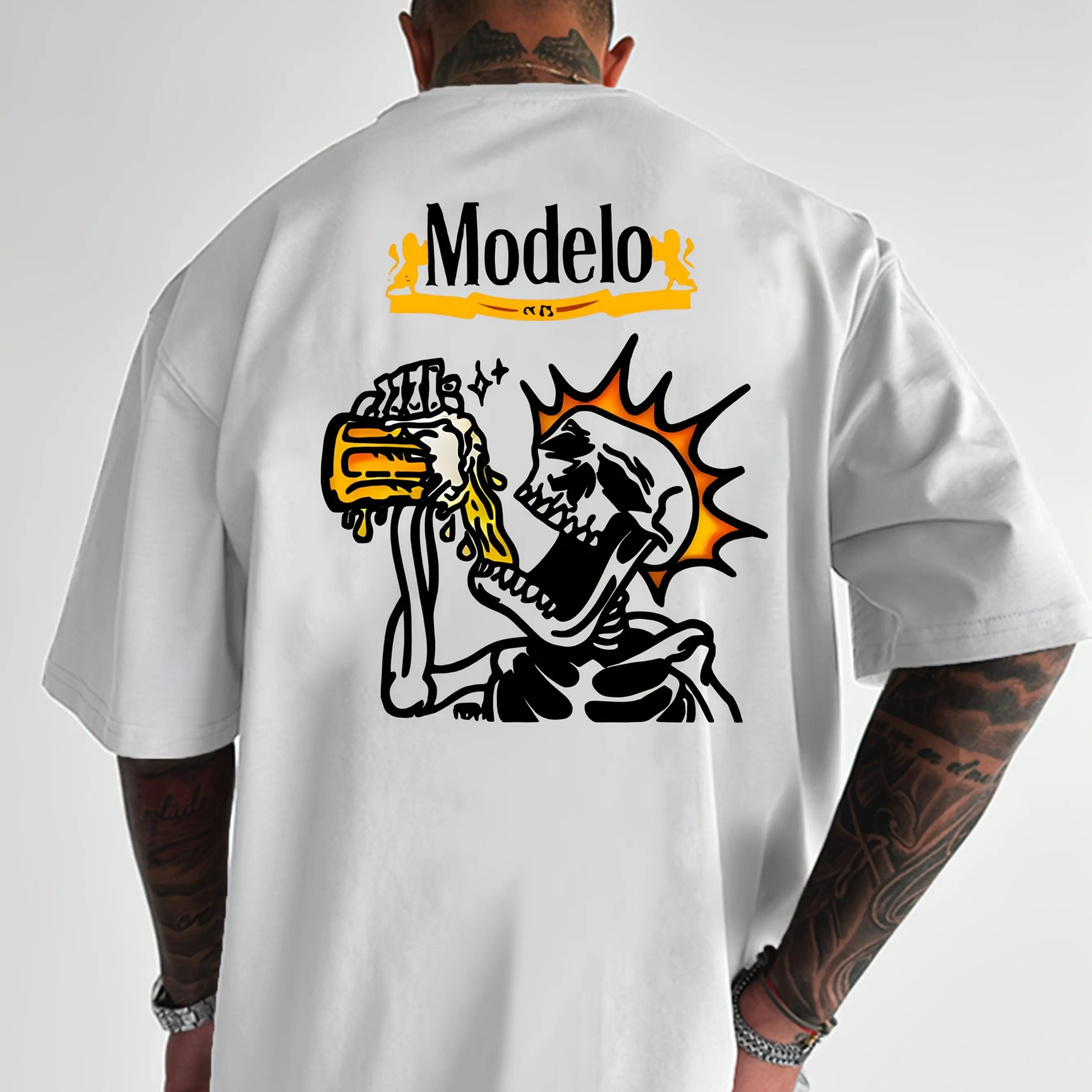 

Мужская повседневная футболка с рисунком пива «Модельло» — черная с коротким рукавом и круглым вырезом, удобная и модная, идеально подходит для летнего наряда выходного дня