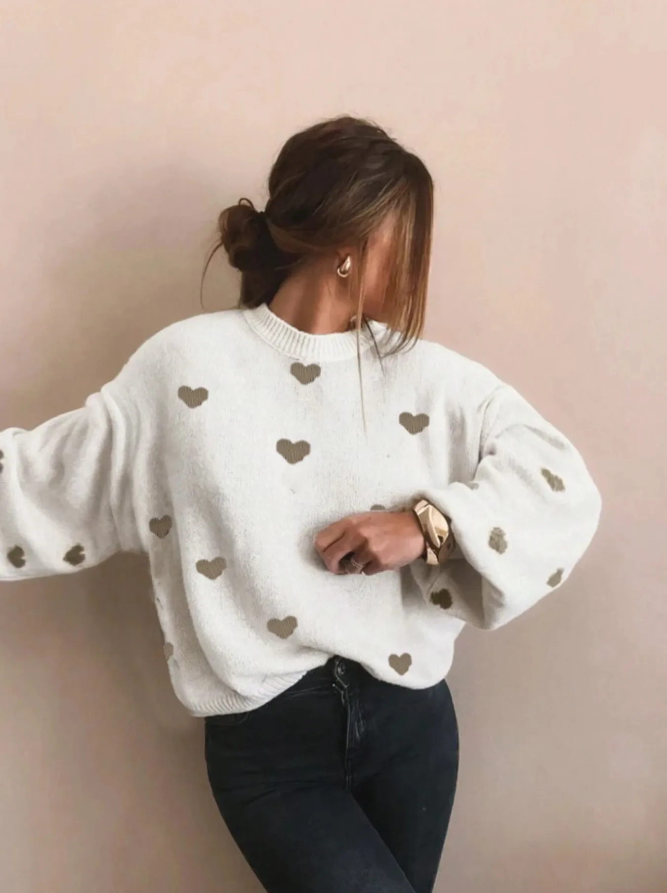 Women's Heart Embroidered Oversized Knit Jumper Crew Neck Balloon Sleeve Loose Fit Pullover for Fall Winter Daily Wear
