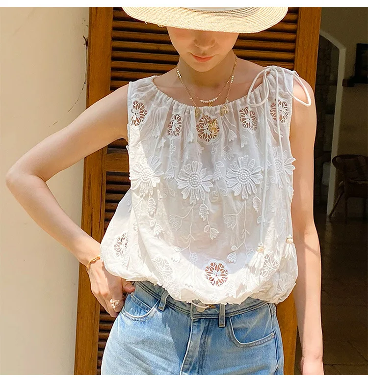 Blusa estilo bohemio francés con bordado, camisa blanca de algodón para mujer, sin mangas, con apliques calados, tops de verano para vacaciones.