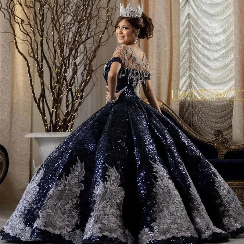 

Блестящее бальное платье Quinceanera Платья Роскошные аппликации с блестками и открытыми плечами Кружевное платье с кристаллами Sweet 16, Vestidos De 15 Años