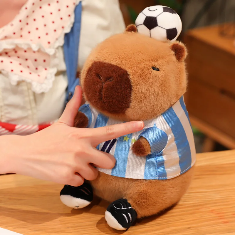 1 Stück 22 cm Kawaii Capybara Plüschtier trägt Fußball- und Basketballtrikots Cartoon Capybara mit Bällen Geburtstags-Weihnachtsgeschenk – Detail 10