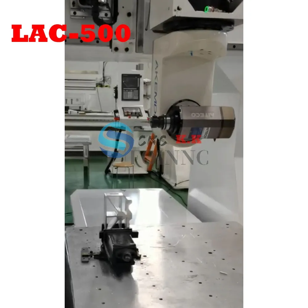 Il meccanismo di rotazione del braccio oscillante a testa a cinque assi a forma di L CNC caldo LAC-500 è adatto per macchine per incidere e fresatrici