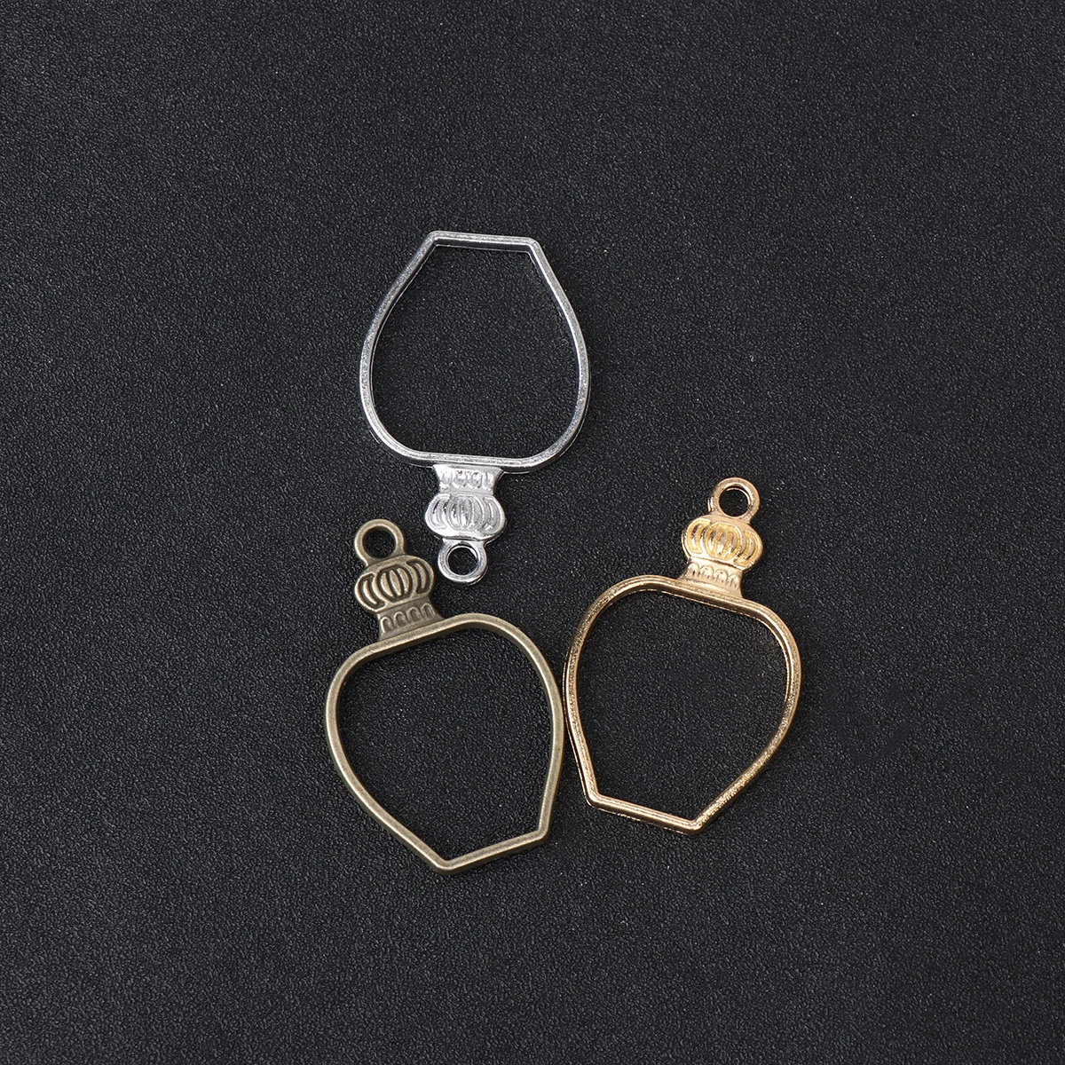 

30 Pcs Alloy Jewelry Border DIY Pendant Frame Charm Hollow Out Making Pendants Fashion Stylish Craft Resin Accessories Project