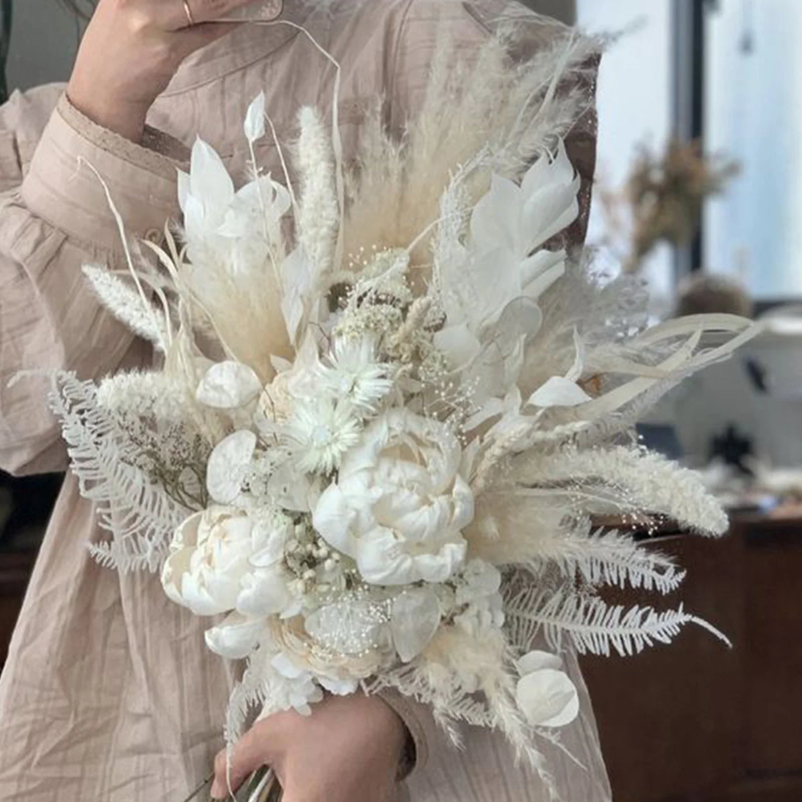 Bride Holding Plants Natural Pampas Grass Leaves Artificial Rose Flowers Bouquet Vintage Home Wedding Decoration Accessories