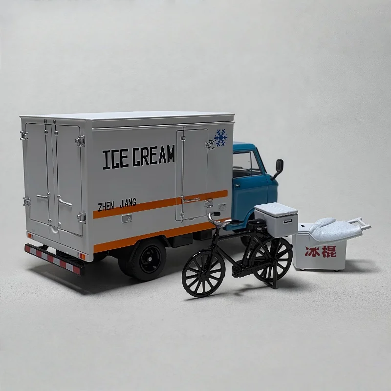 

Xcartoys 1/64 Scale Diecast Ice Cream Van Alloy Car Model Zj130 Light Refrigerated Truck Miniature Collectible Toy for Play