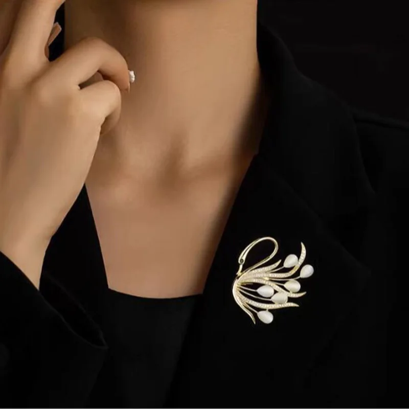 جميل الطيور فراشة القط بروش للنساء اللؤلؤ حجر الراين العصرية مجوهرات بأشكال حيوانات معطف فستان التلبيب دبابيس هدايا حفلات الزفاف