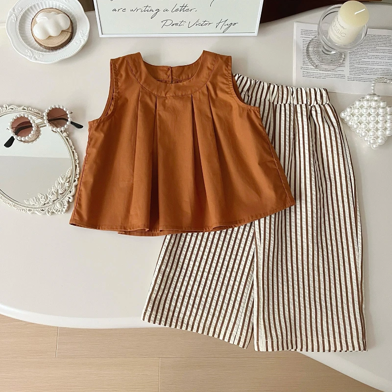 

Girls' Sleeveless Summer New Girls' Temperament Sleeveless Top + Striped Wide-leg Pants Two-piece Set Send A Pair of Hairpins