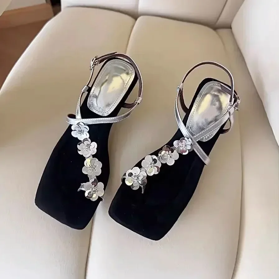 المرأة الصيف في الهواء الطلق ارتداء الأزهار غطاء إصبع القدم الصنادل حزام النعال المطاط وحيد مادة الألياف الدقيقة أحذية نمط غير رسمي