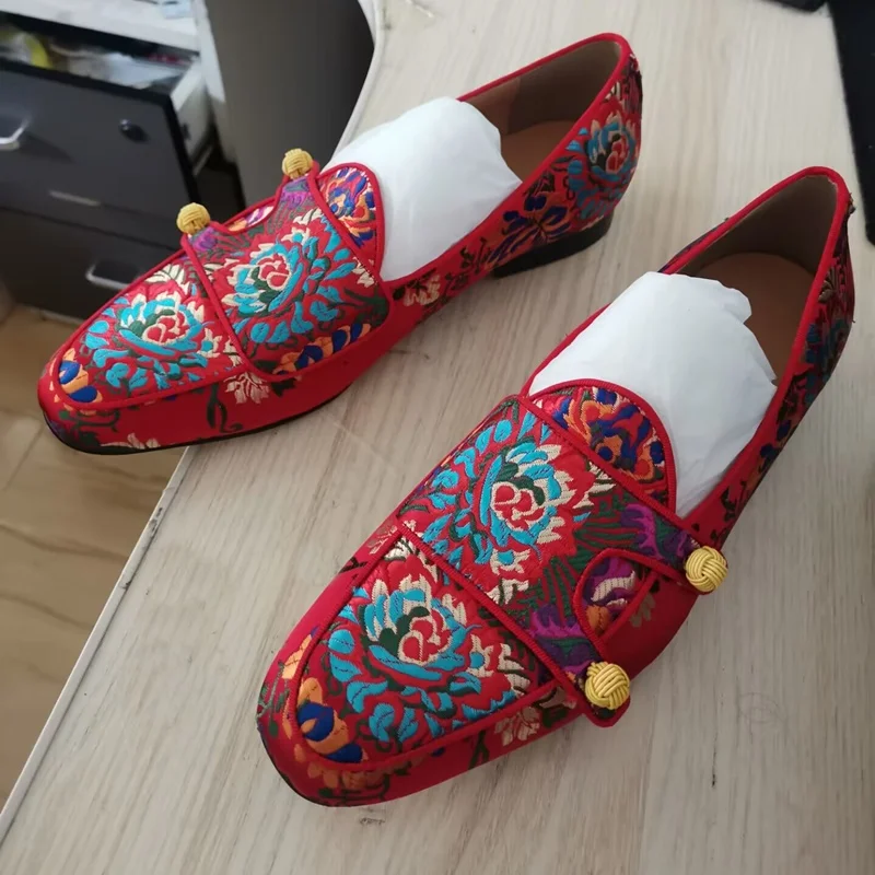 New Arrival Luxury Floral Loafers Red Satin Fabric Embroidery Shoes Fashion Monk Strap Shoes For Men Flats Slip On Dress Shoes