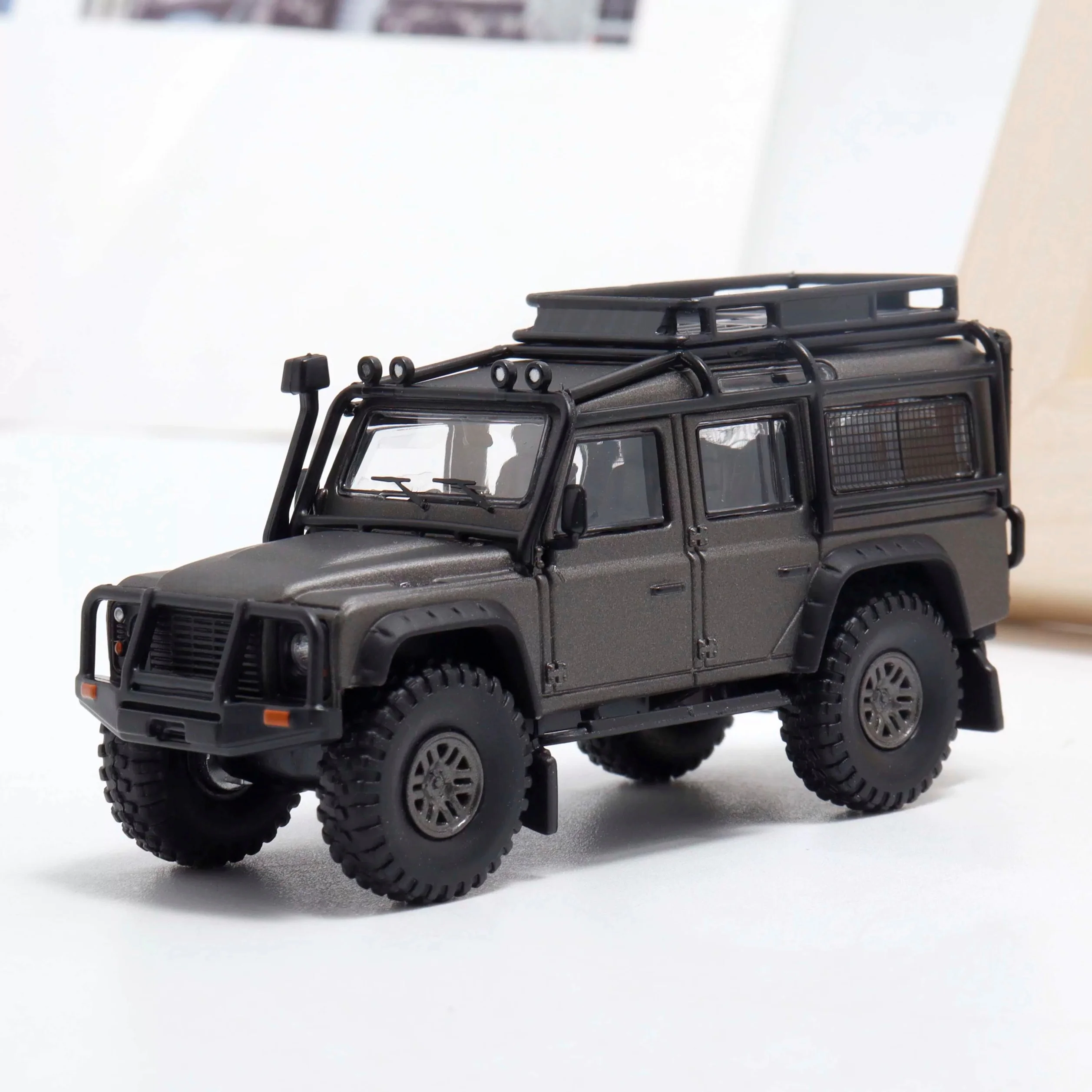 ماستر 1:64 موديل سيارة ديفندر 4x4 مصنوع من خليط معدني مع ملحقات #5