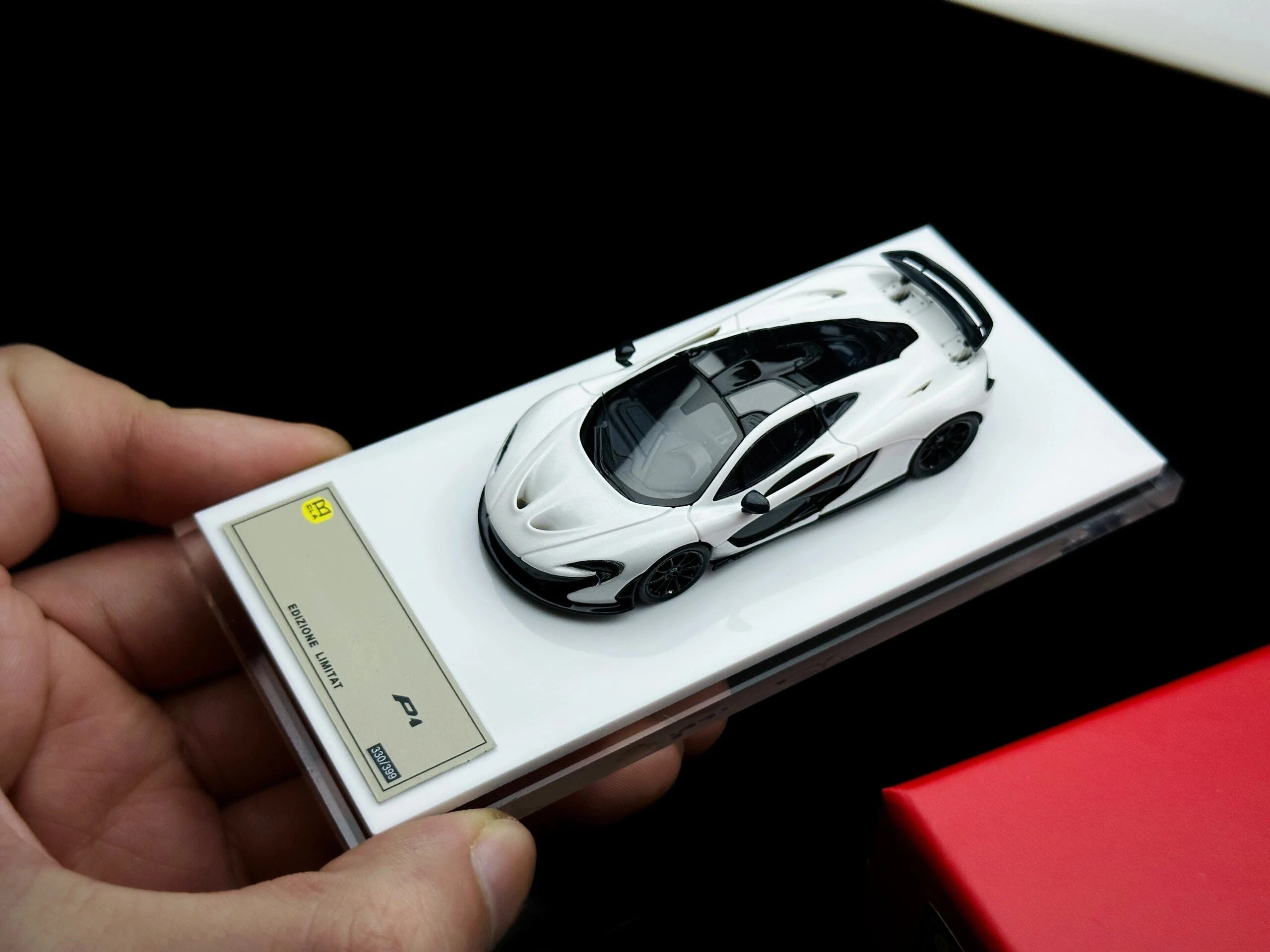 

DMH 1:64 P1 White One of the three gods Diecast Model Car Resin Limited edition Collectible Hobbies Toy Gifts Gifts