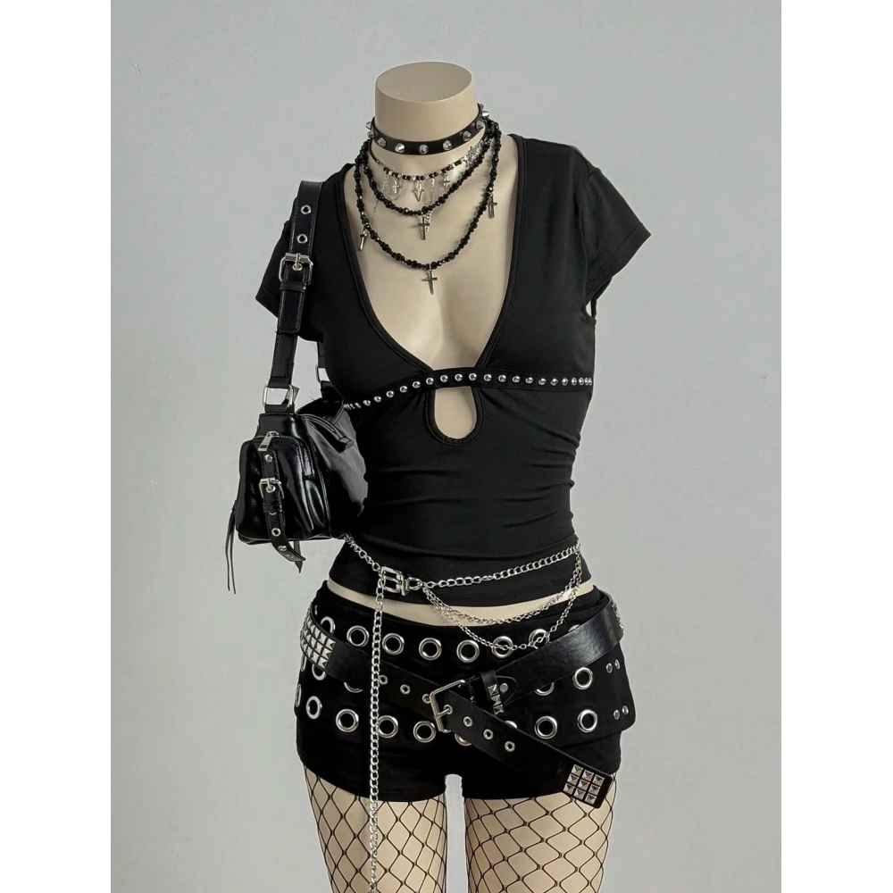 Gothic Punk Top Damen Schwarz mit Nieten Verziert Tiefer V-Ausschnitt Kurzarm Figurbetonte Bluse 2026