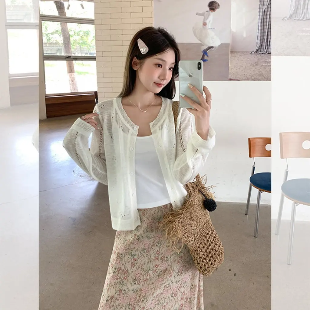 

Women's White round Neck Cardigan Cut out Design Knitted Short-Sleeved T-Shirt Loose Top with Buttons for Summer