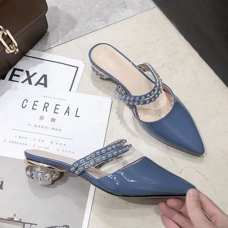 

Новинка 2026: Женские модные мюли с острым закрытым носком из натуральной кожи, украшенные стразами, для летнего отдыха на природе