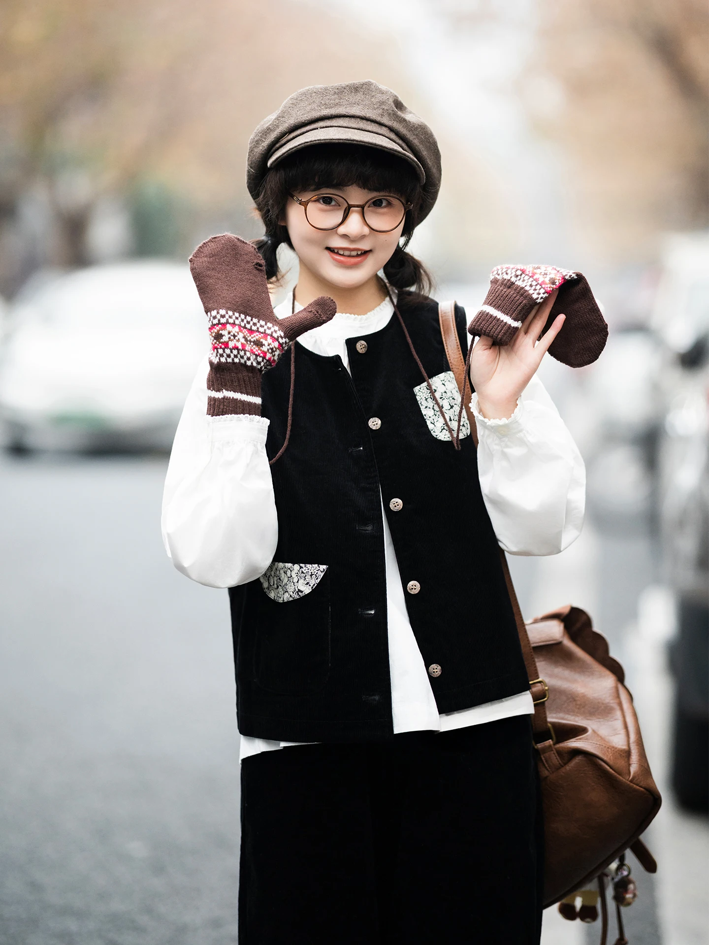 

Versatile Retro Sle Corduroy Vest Warm Simple Matching Outerwear for Spring Autumn Winter Button Decorated Cotton Blend Vest