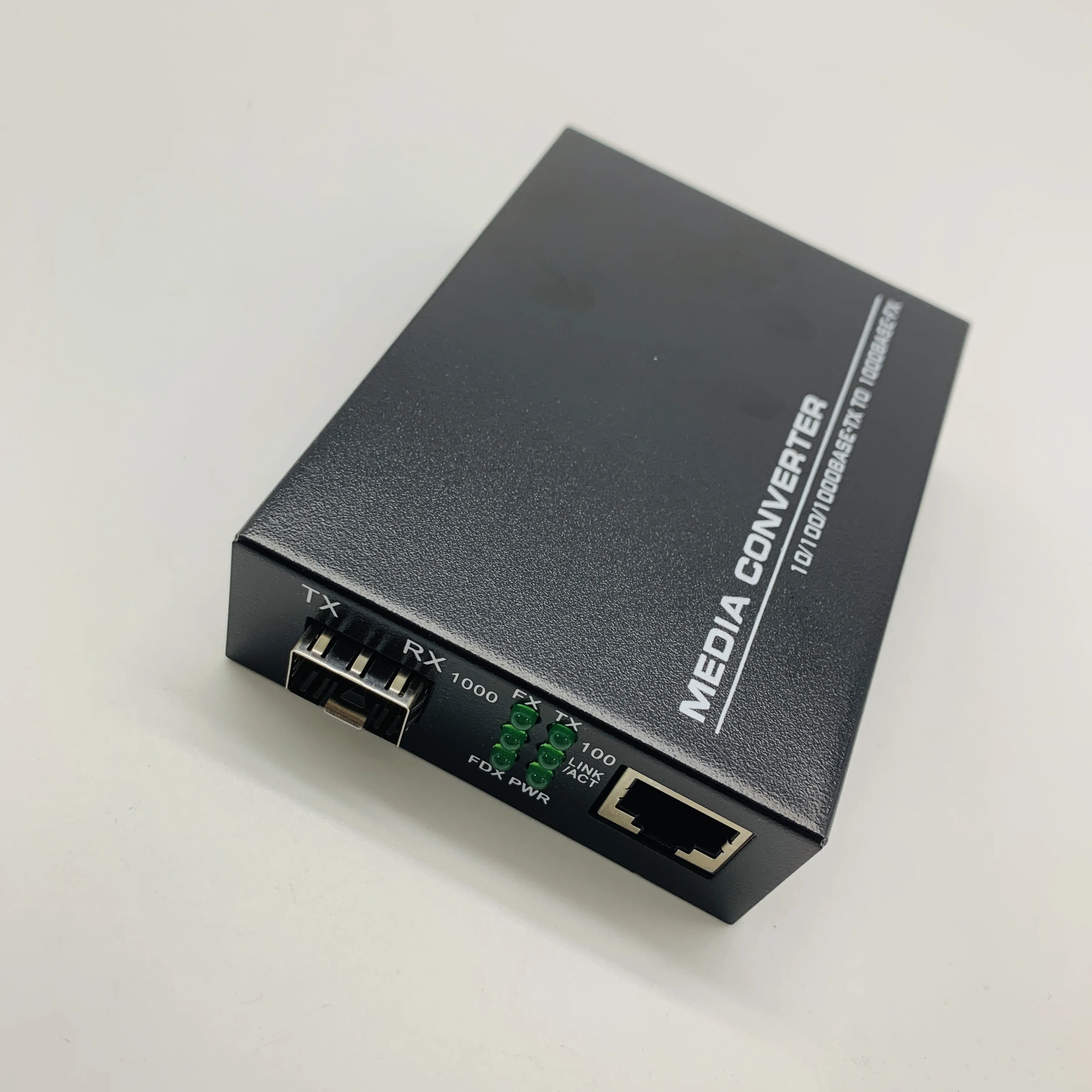 Fiber Optical Media Converter10/100/1000 Mbps Ethernet RJ45 1F1E/1F2E Or Gigabit Ethernet switch 2F4E Port