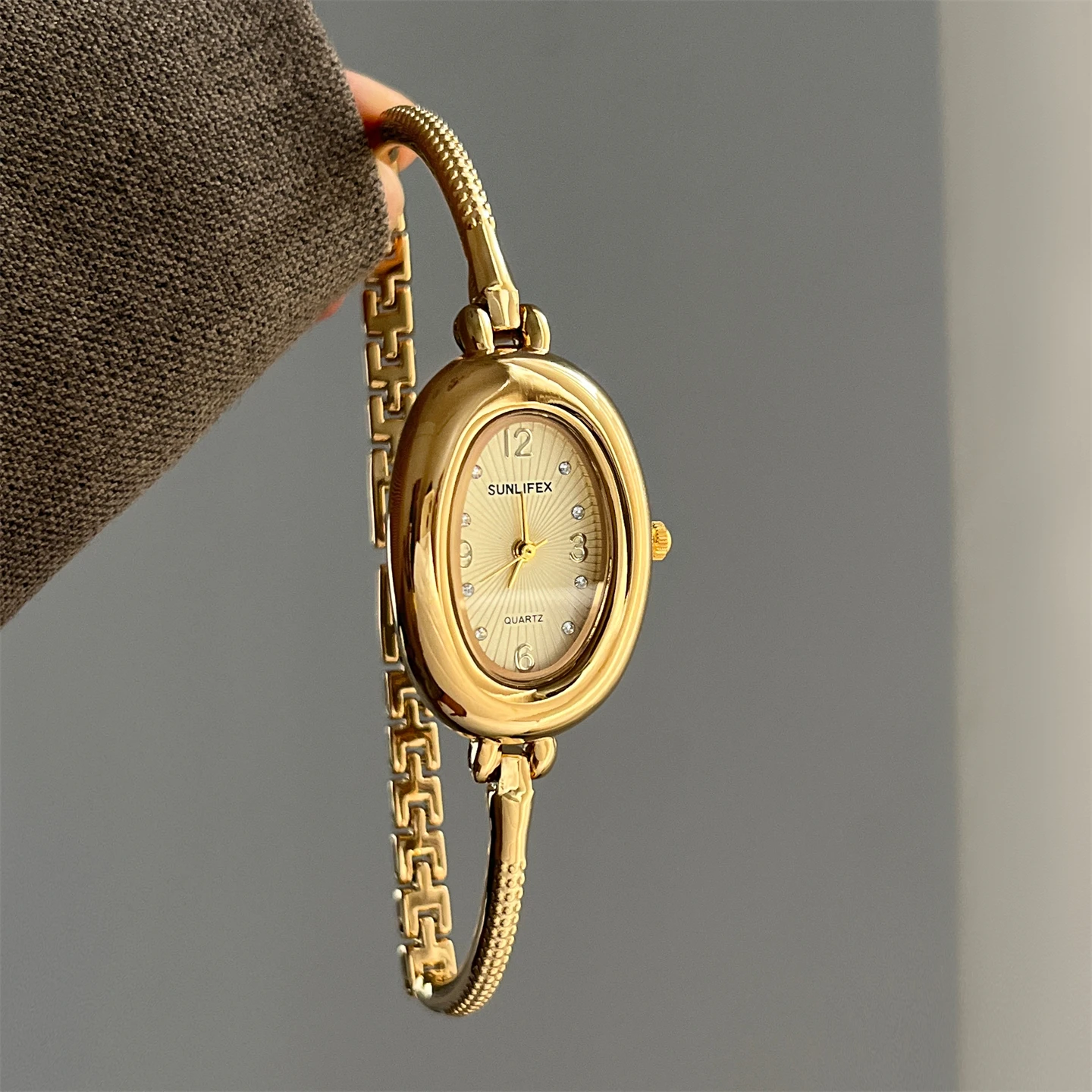 

Bracelet watch for womenexquisite and fashionable personalized design, versatile chain, oval small dial, high-end selected watch