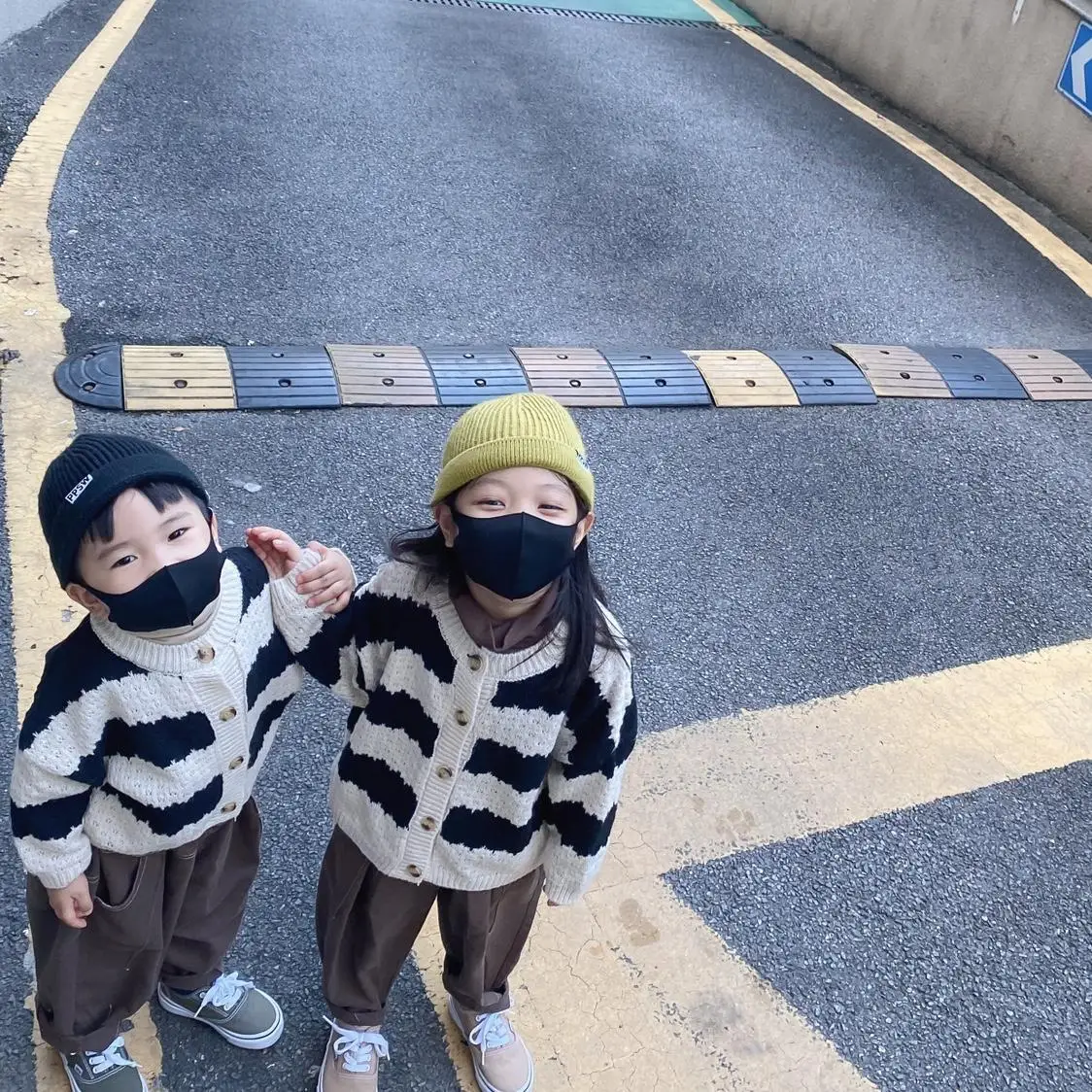 2026 New Kids Striped Knit Cardigan Boys Girls Colorblock Sweater Jacket Spring Autumn Fashion Outerwear Tops