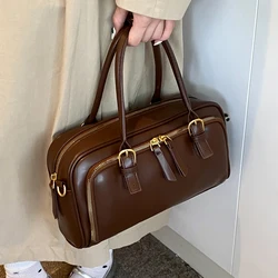 Kadınlar için Vintage çanta katı Pu deri Tote çanta büyük kapasiteli kadın gidip geniş kayış Crossbody paketleri 2024 yeni